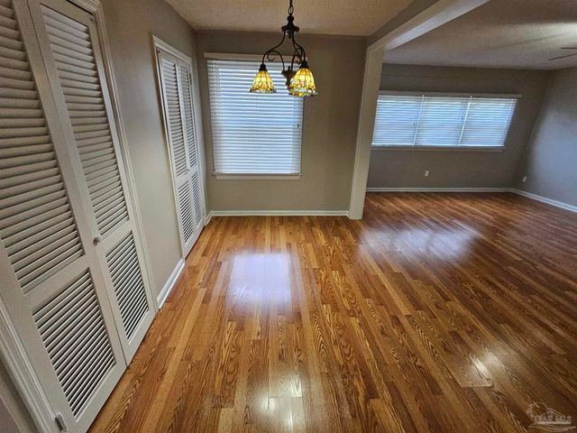 202 Edgewater Dr, Pensacola, FL 32507
