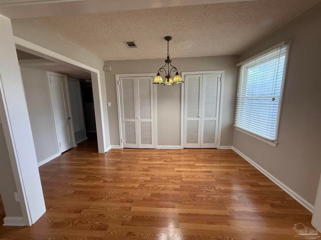 202 Edgewater Dr, Pensacola, FL 32507