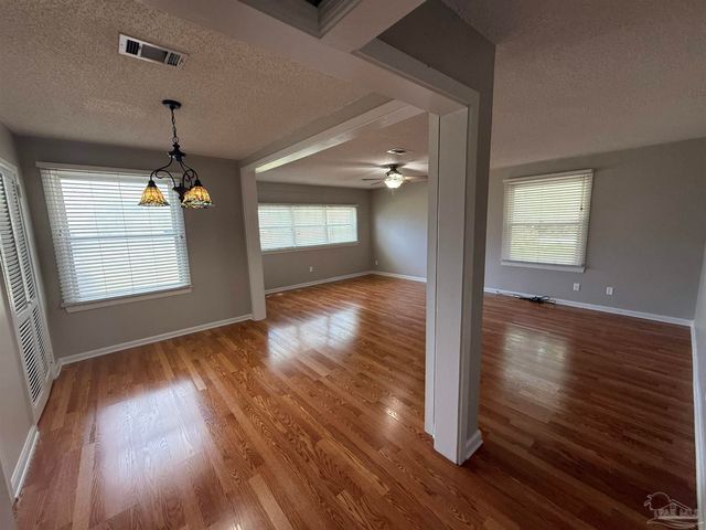 202 Edgewater Dr, Pensacola, FL 32507