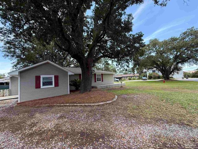 202 Edgewater Dr, Pensacola, FL 32507