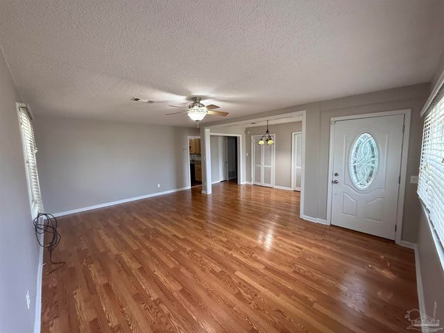 202 Edgewater Dr, Pensacola, FL 32507