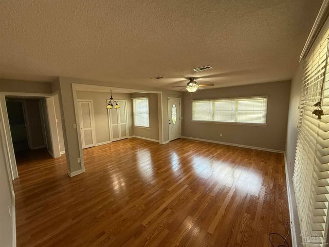 202 Edgewater Dr, Pensacola, FL 32507
