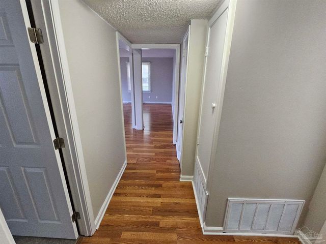 202 Edgewater Dr, Pensacola, FL 32507