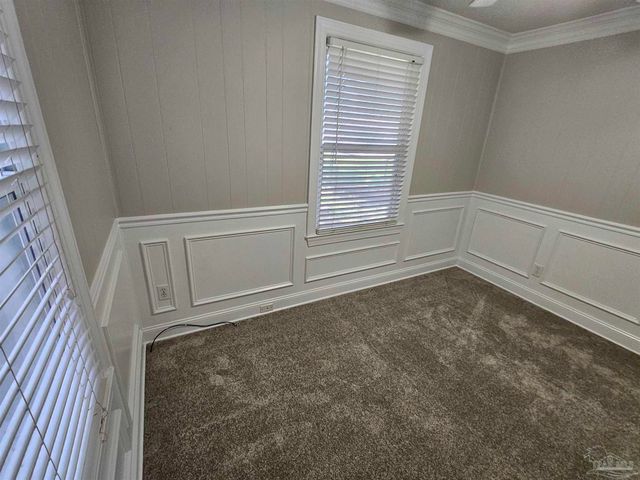 202 Edgewater Dr, Pensacola, FL 32507