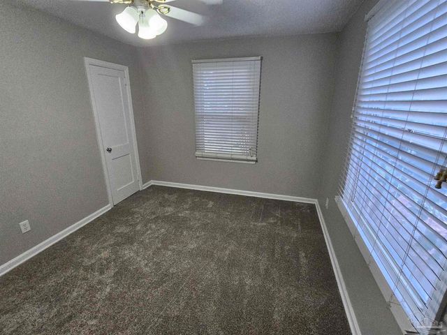 202 Edgewater Dr, Pensacola, FL 32507
