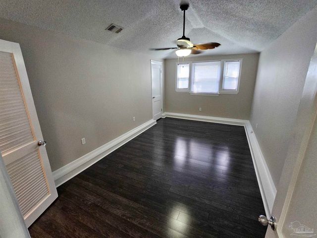 202 Edgewater Dr, Pensacola, FL 32507