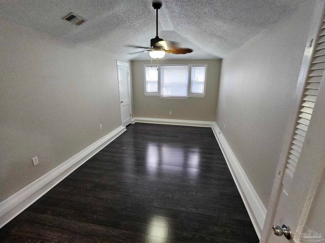 202 Edgewater Dr, Pensacola, FL 32507