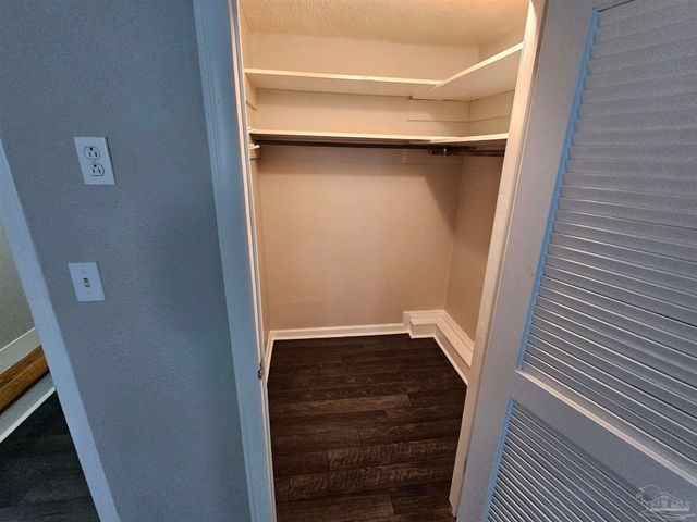 202 Edgewater Dr, Pensacola, FL 32507