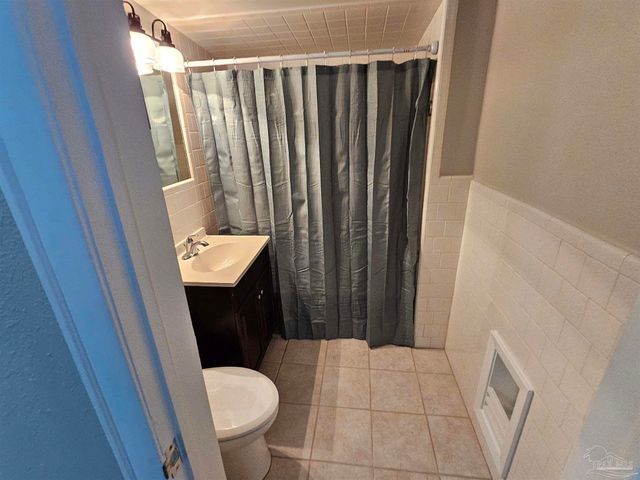 202 Edgewater Dr, Pensacola, FL 32507