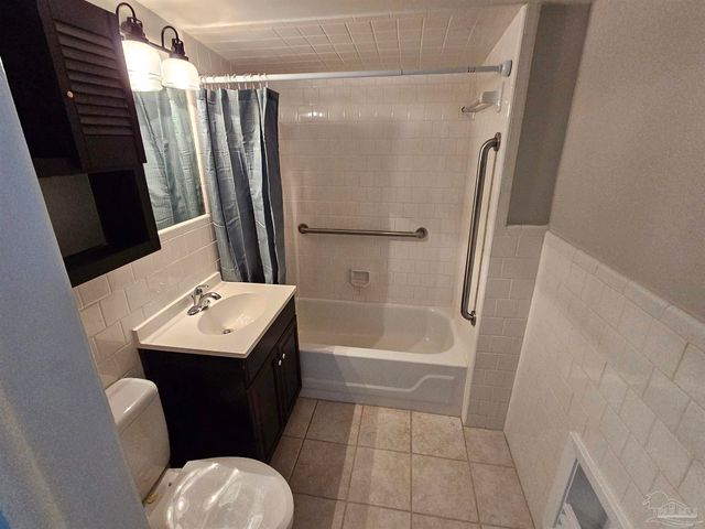 202 Edgewater Dr, Pensacola, FL 32507