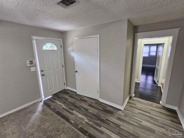 202 Edgewater Dr, Pensacola, FL 32507
