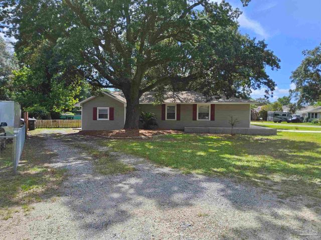 202 Edgewater Dr, Pensacola, FL 32507