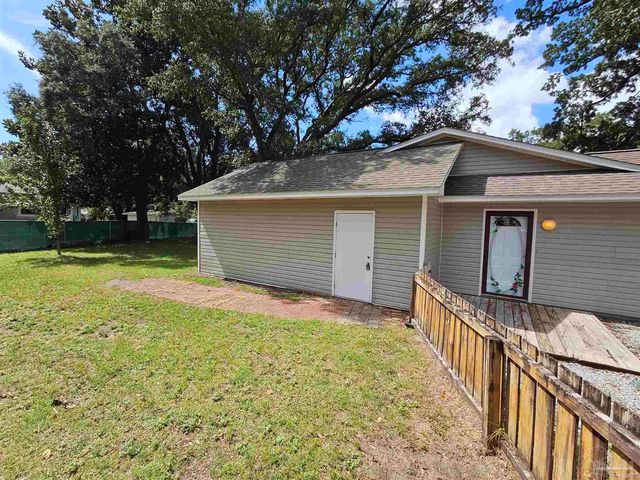 202 Edgewater Dr, Pensacola, FL 32507