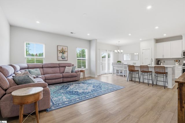 527 Martin Creek Drive, Simpsonville, SC 29680