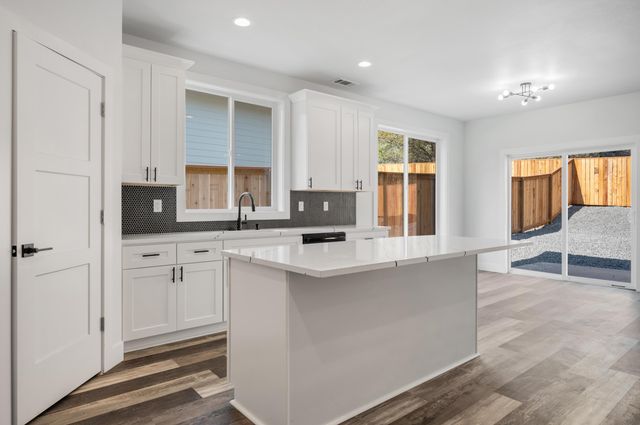 1199 Orange Blossom Drive, Klamath Falls, OR 97601