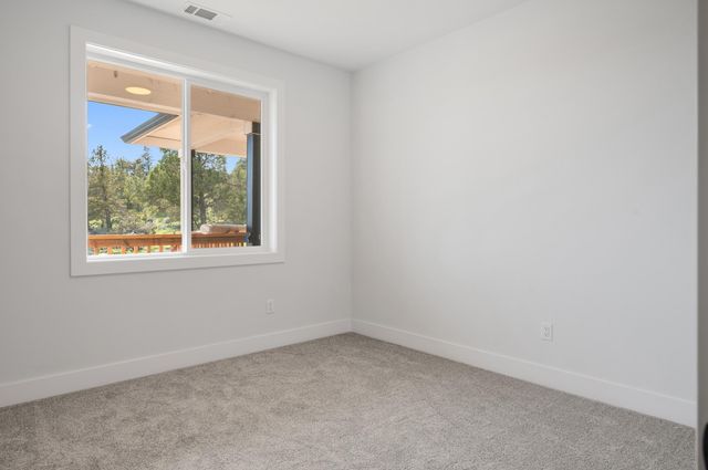 1199 Orange Blossom Drive, Klamath Falls, OR 97601