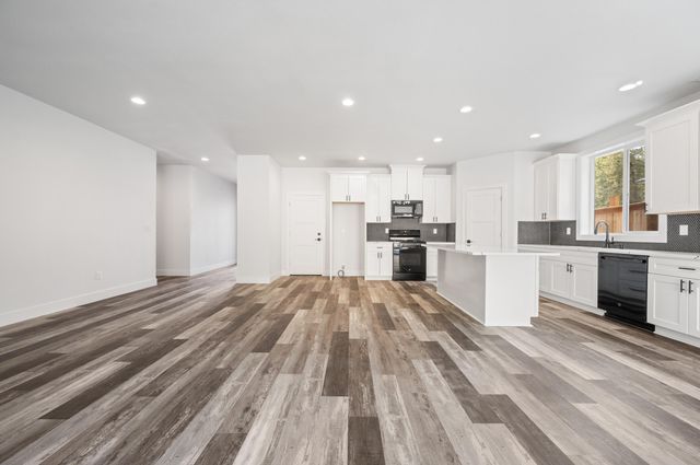 1199 Orange Blossom Drive, Klamath Falls, OR 97601