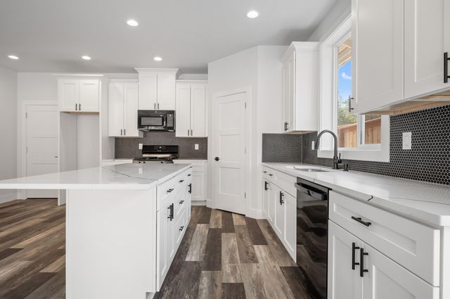 1199 Orange Blossom Drive, Klamath Falls, OR 97601
