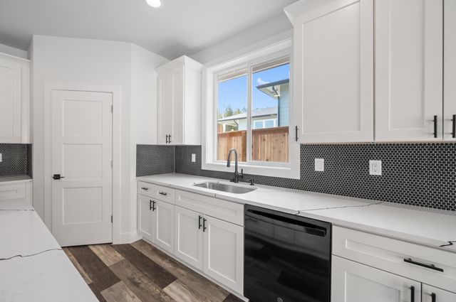 1199 Orange Blossom Drive, Klamath Falls, OR 97601