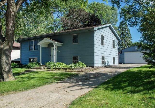 1923 4th Ave NW, Waverly, IA 50677