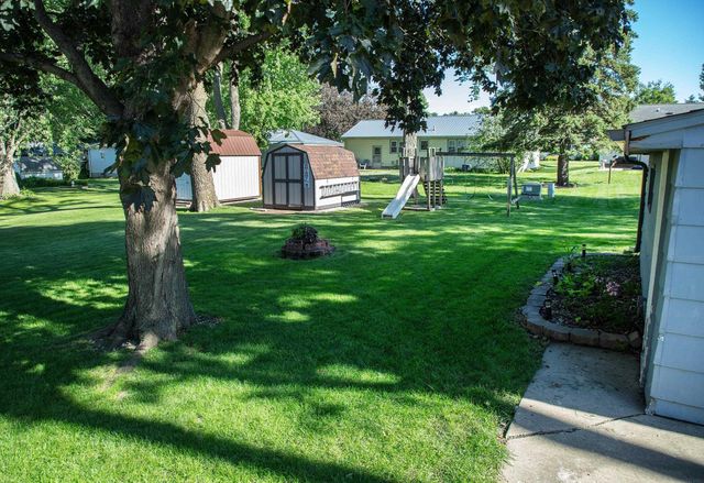 1923 4th Ave NW, Waverly, IA 50677