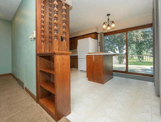 1923 4th Ave NW, Waverly, IA 50677