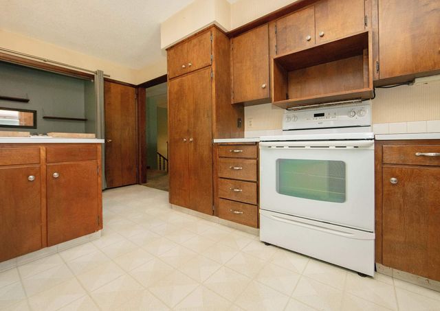 1923 4th Ave NW, Waverly, IA 50677