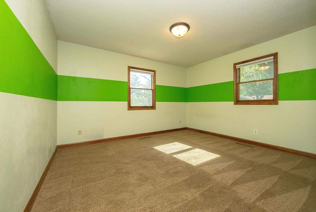1923 4th Ave NW, Waverly, IA 50677