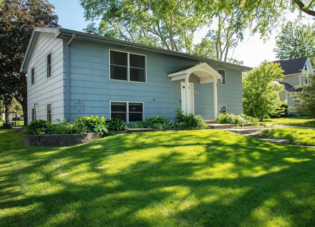 1923 4th Ave NW, Waverly, IA 50677