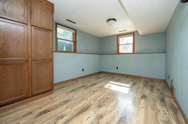 1923 4th Ave NW, Waverly, IA 50677