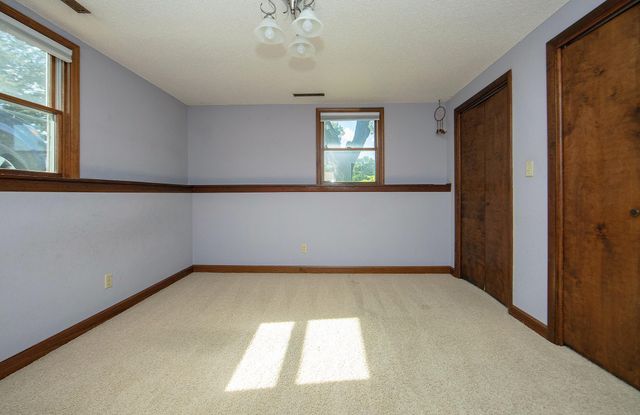 1923 4th Ave NW, Waverly, IA 50677