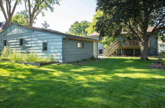 1923 4th Ave NW, Waverly, IA 50677