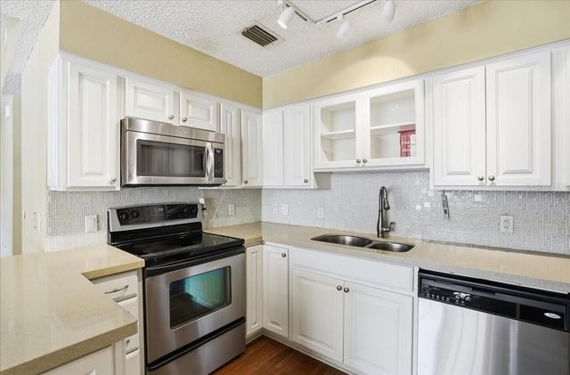 701 MIRROR LAKE DRIVE N 314, St Petersburg, FL 33701