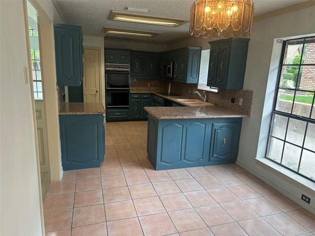 532 Evergreen Drive, Hurst, TX 76054