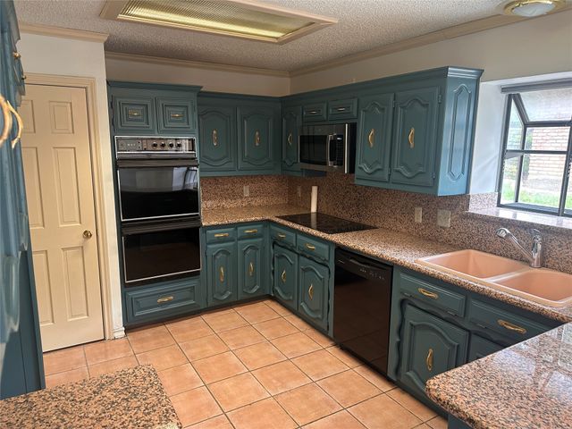 532 Evergreen Drive, Hurst, TX 76054