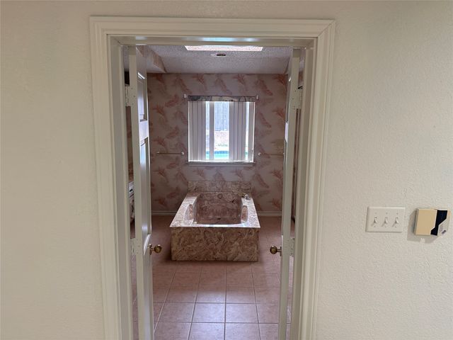 532 Evergreen Drive, Hurst, TX 76054