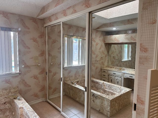 532 Evergreen Drive, Hurst, TX 76054
