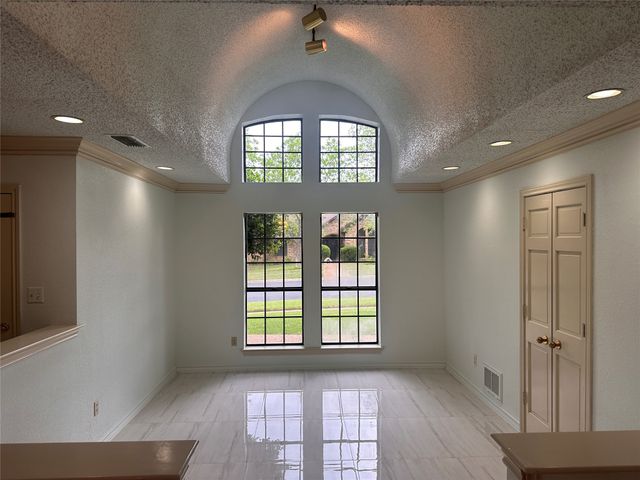 532 Evergreen Drive, Hurst, TX 76054