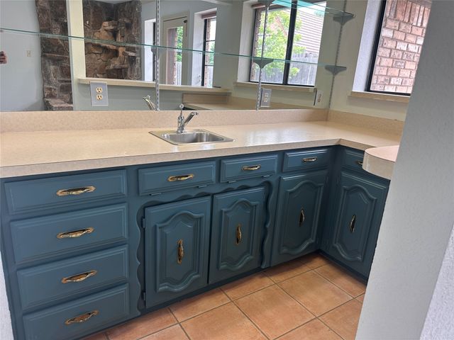 532 Evergreen Drive, Hurst, TX 76054