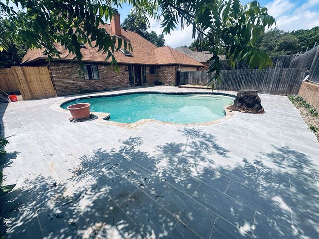 532 Evergreen Drive, Hurst, TX 76054