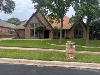 532 Evergreen Drive, Hurst, TX 76054