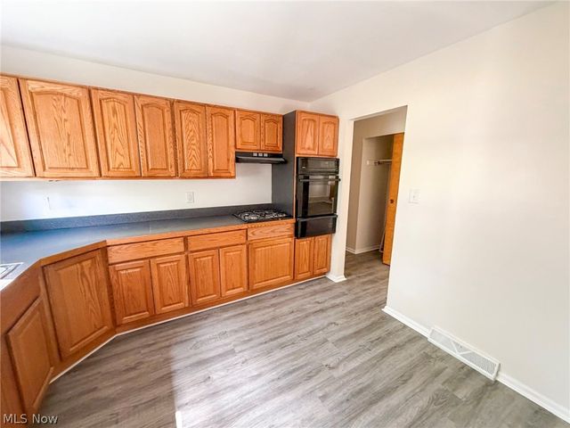2821 Tod Avenue NW, Warren, OH 44484