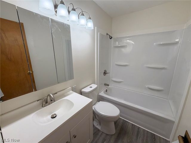 2821 Tod Avenue NW, Warren, OH 44484