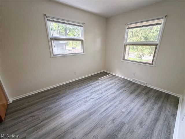 2821 Tod Avenue NW, Warren, OH 44484