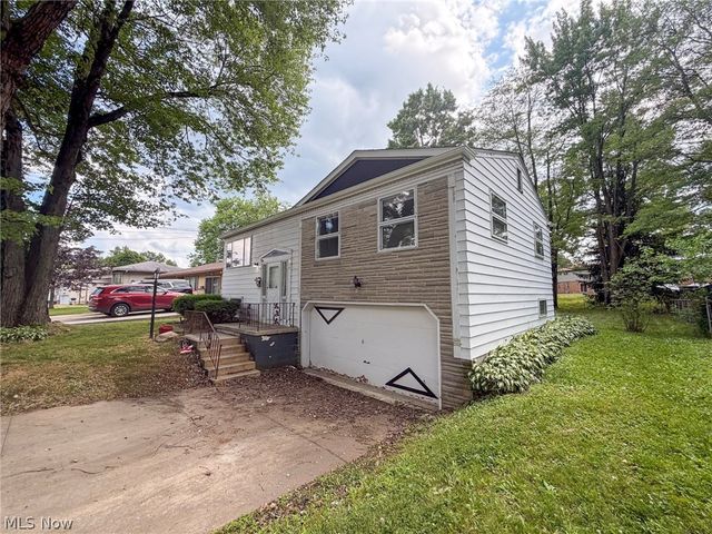 2821 Tod Avenue NW, Warren, OH 44484