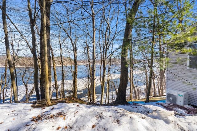 25 River Rd, Merrimac, MA 01860