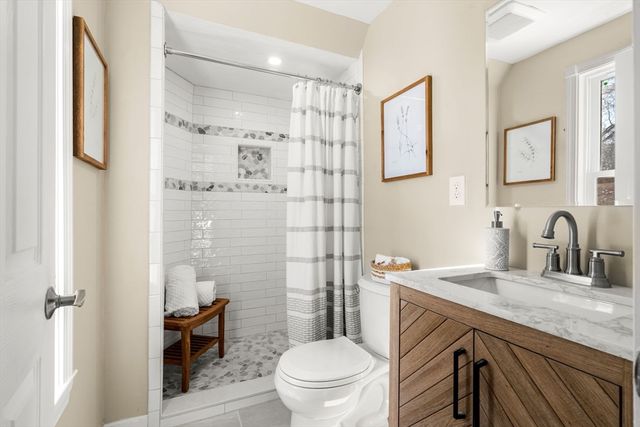 25 River Rd, Merrimac, MA 01860