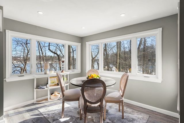 25 River Rd, Merrimac, MA 01860