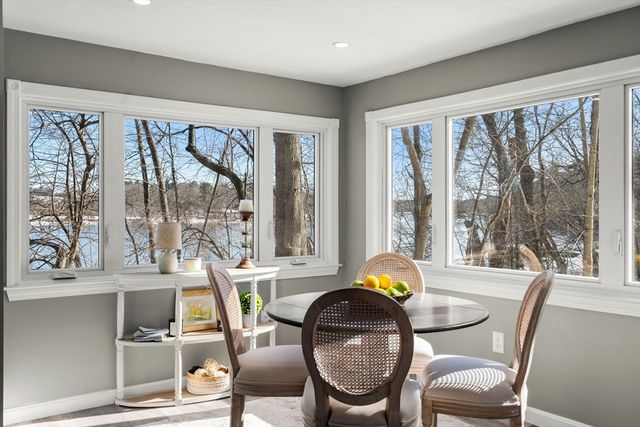 25 River Rd, Merrimac, MA 01860