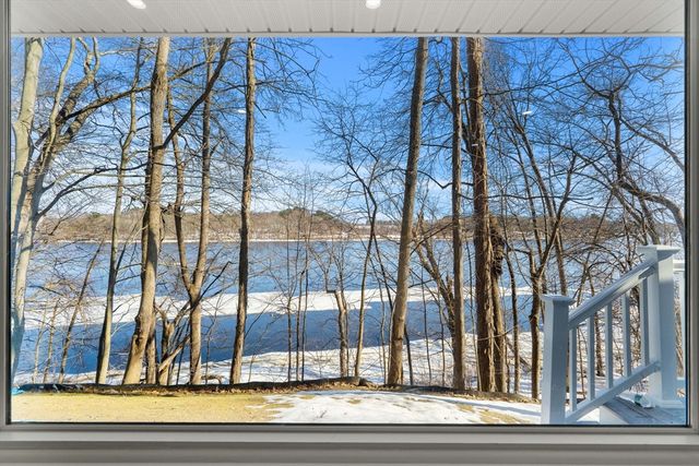 25 River Rd, Merrimac, MA 01860